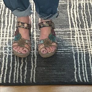 L'ATISTE Multicolor Floral Sandals